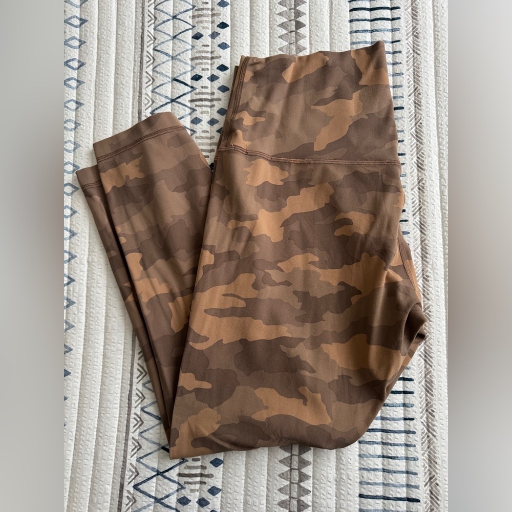 Lululemon Align High-Rise Pant 25" in Heritage 365 Camo Beige Multi - Picture 4 of 6